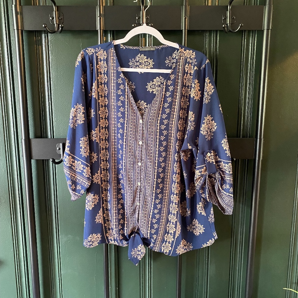 🟢 2 for $15 - Tie Front Blouse